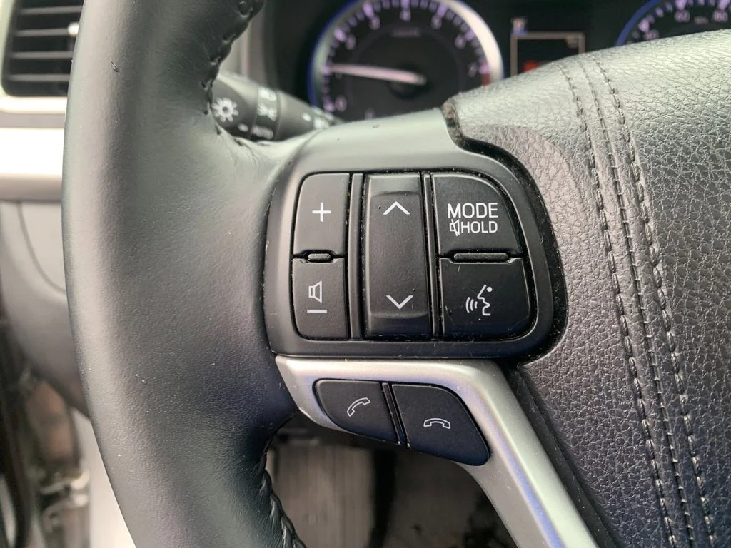 Used 2018 Silver Toyota Limited image 27