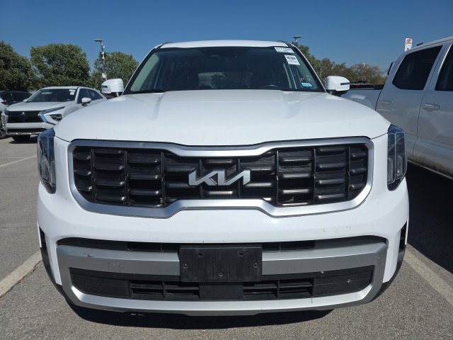 Used 2025 White Kia S image 2