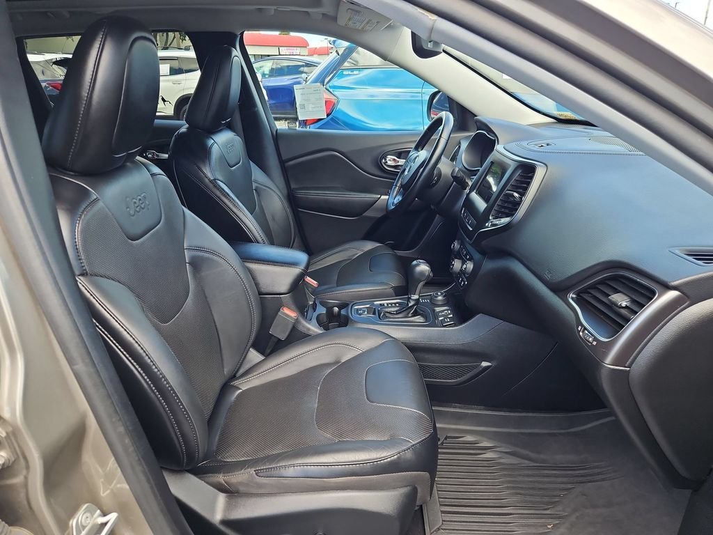 Used 2020 Light Brownstone Pearlcoat Jeep Latitude Plus image 28