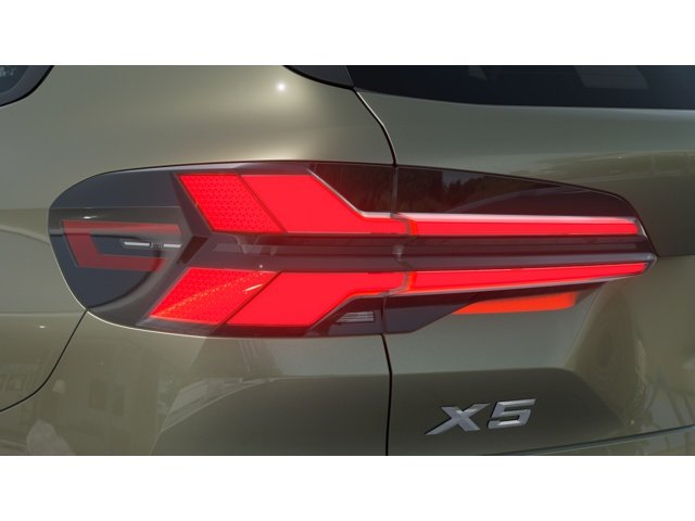 New 2026 Manhattan Green Metallic BMW xDrive40i image 8