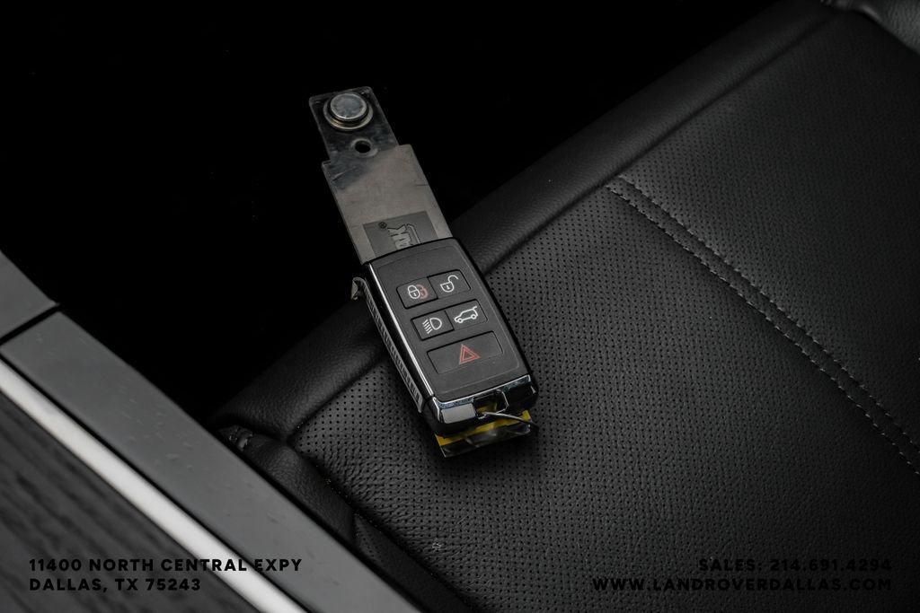 New 2026 Fuji White Land Rover Dynamic SE image 54