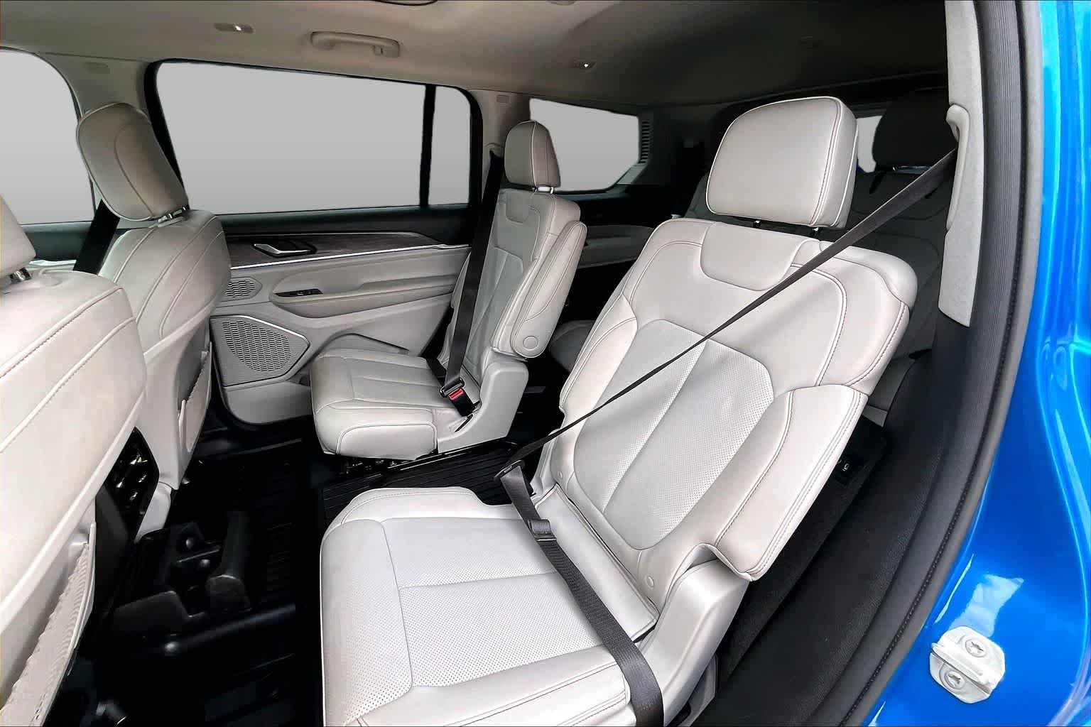 Used 2023 Hydro Blue Pearlcoat Jeep Overland image 19