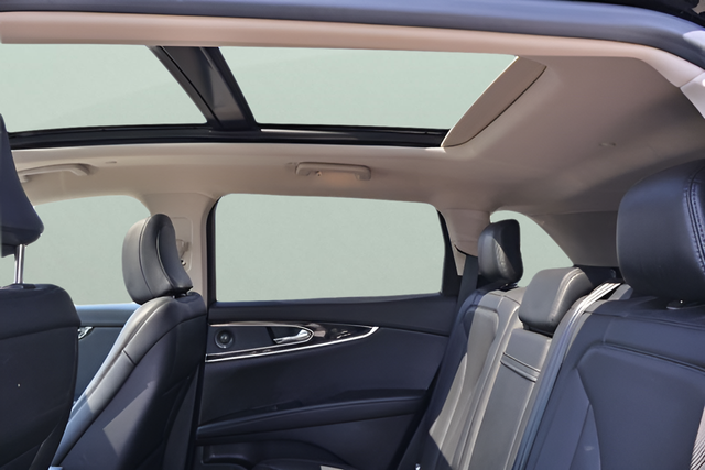 Used 2022 Black Lincoln Reserve image 14