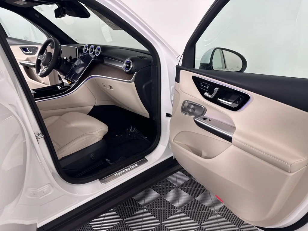 New 2026 White Mercedes-Benz GLC 300 image 13