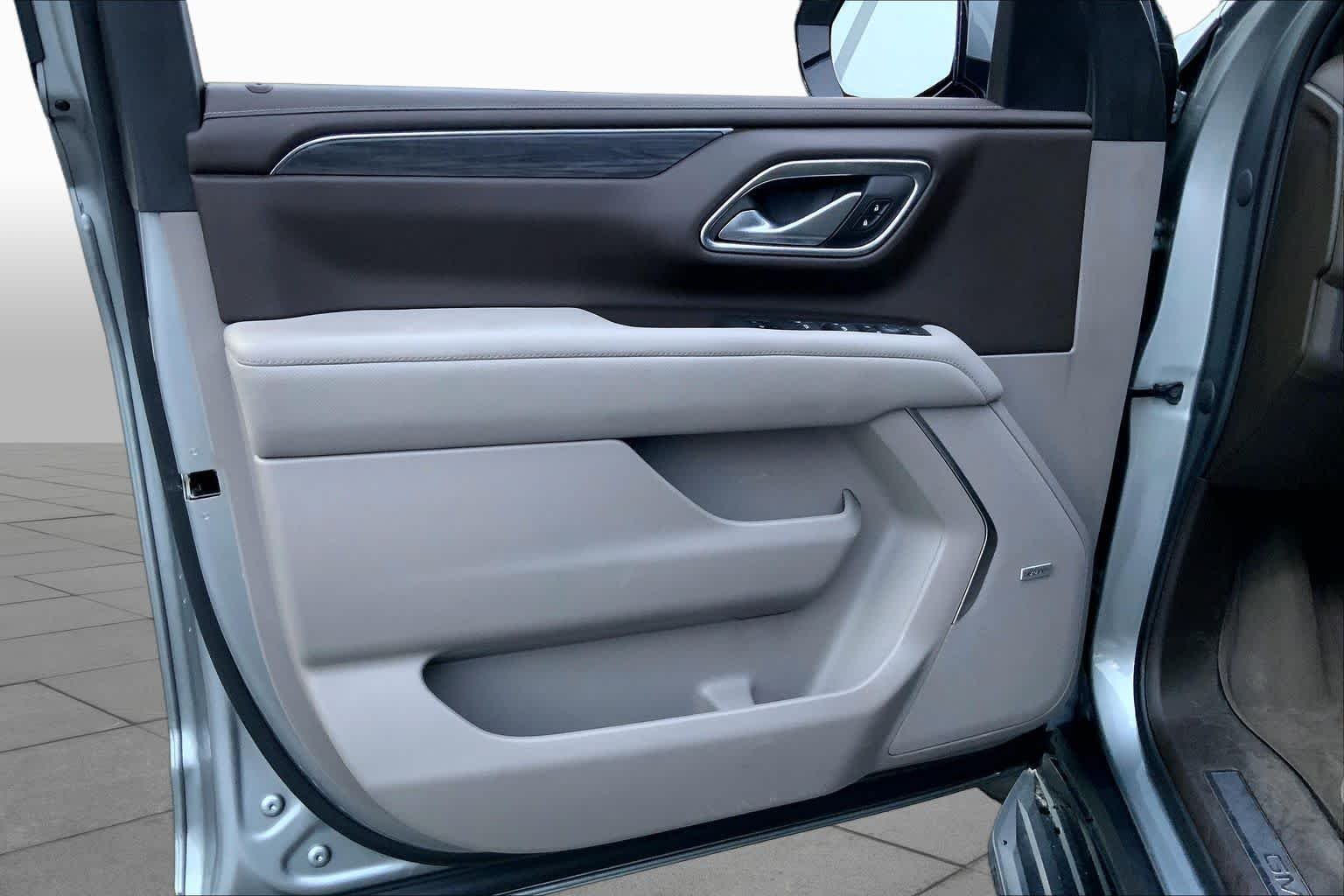 Used 2023 Sterling Metallic GMC SLT image 21