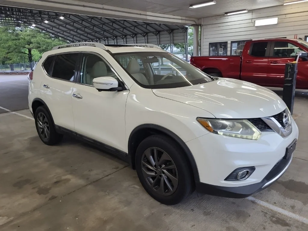 Used 2015 Pearl White Nissan SL image 4