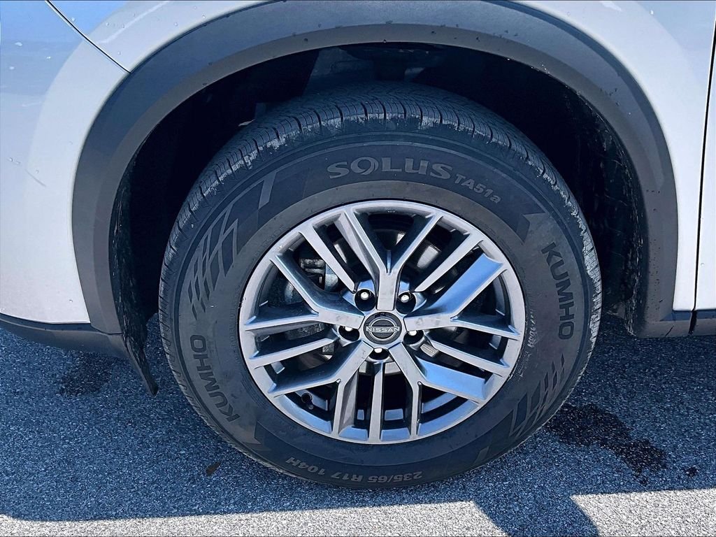 Used 2024 Silver Nissan S image 7