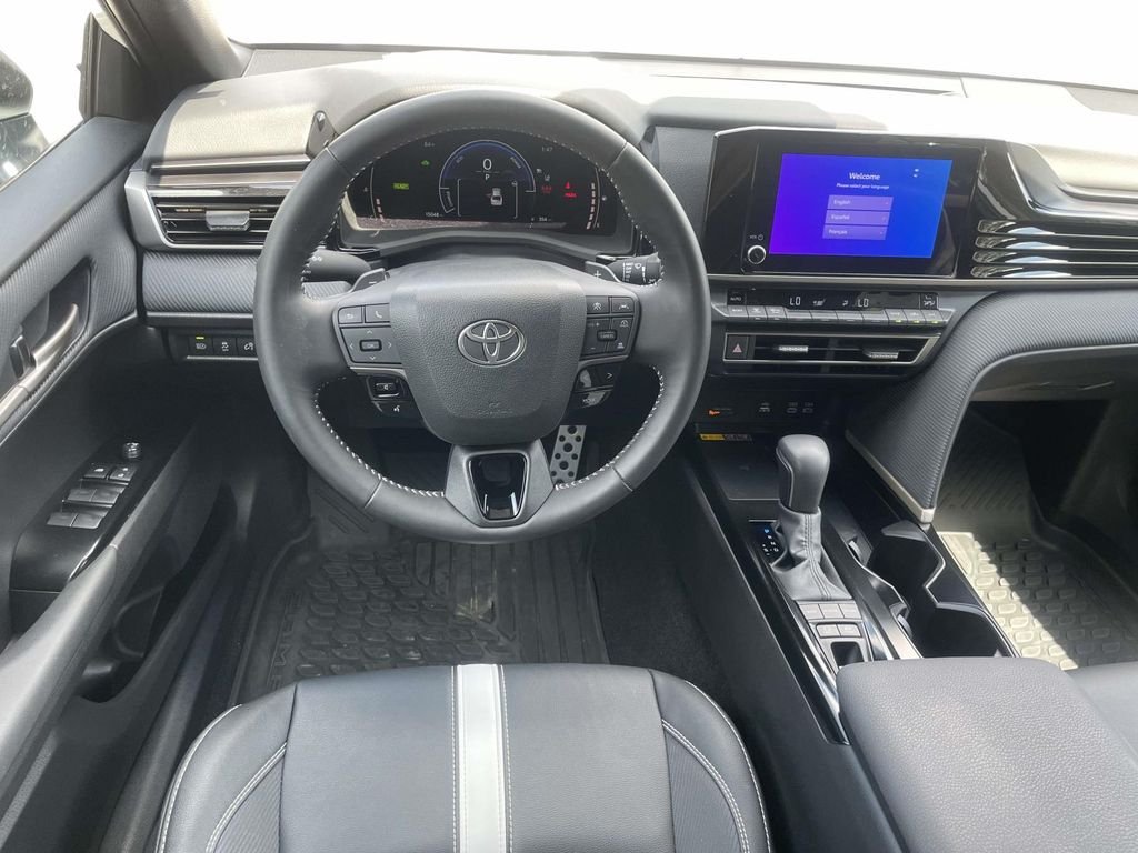 Used 2025  Toyota SE image 11