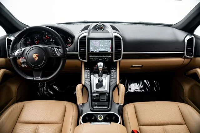Used 2014  Porsche Diesel Platinum Edition image 18