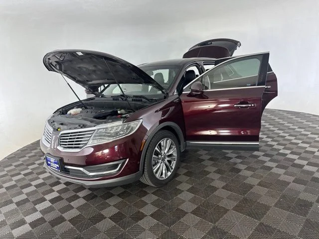 Used 2018 Red Lincoln Reserve image 12