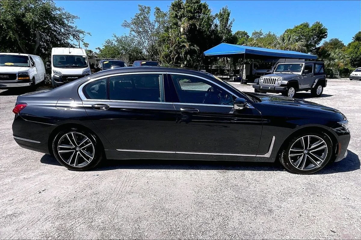 Used 2022  BMW i xDrive image 31