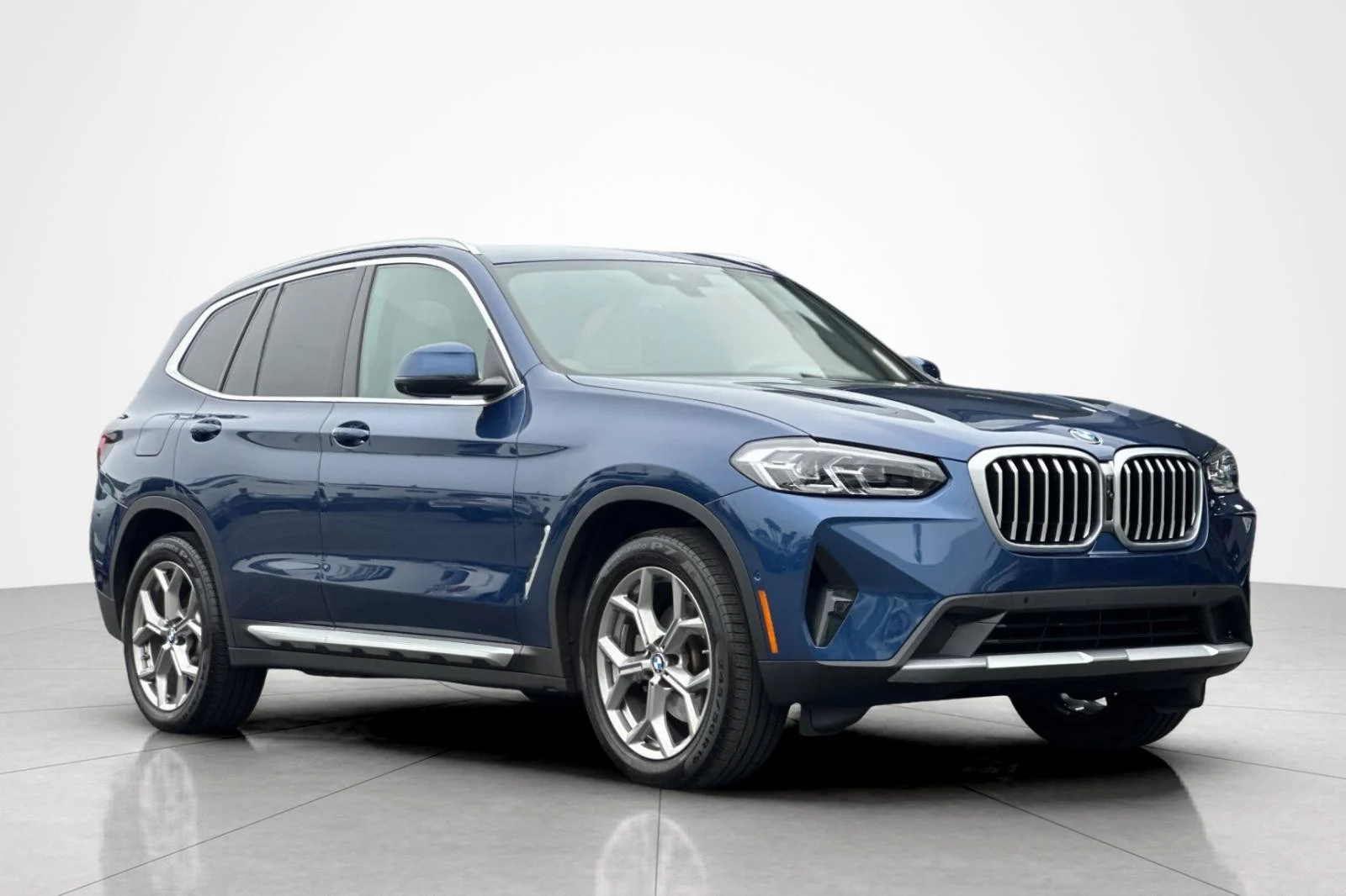 Used 2023 Phytonic Blue Metallic BMW sDrive30i image 7