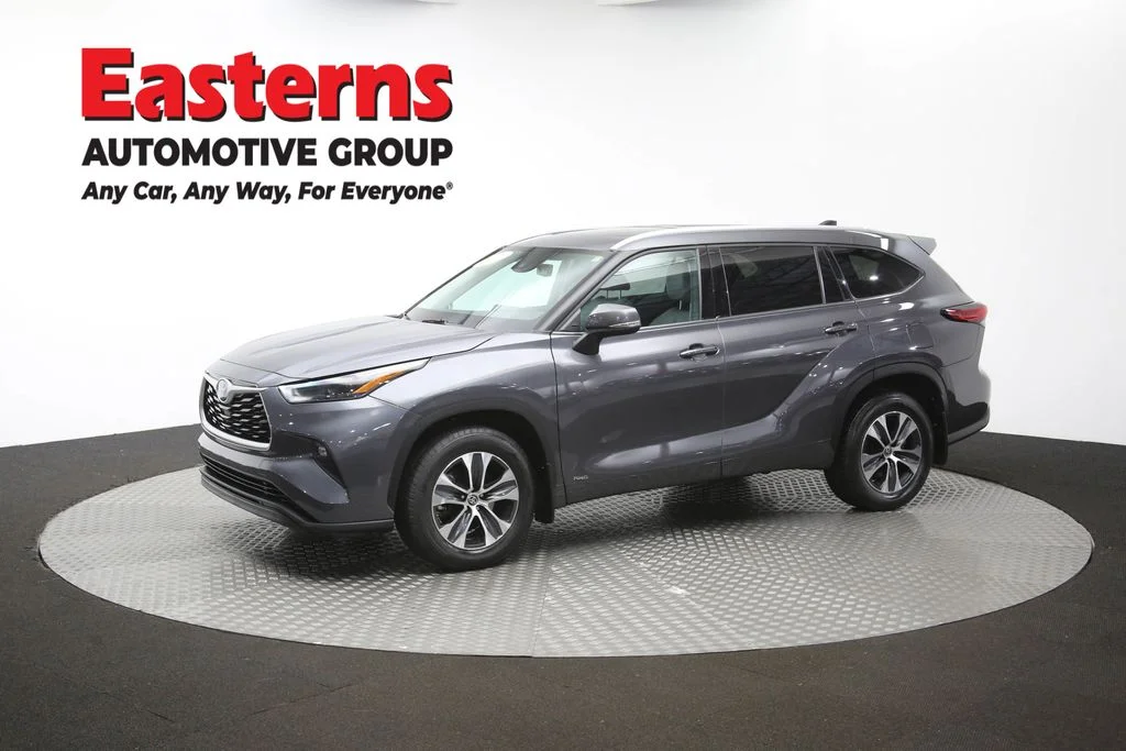 Used 2022 Gray Toyota XLE image 59
