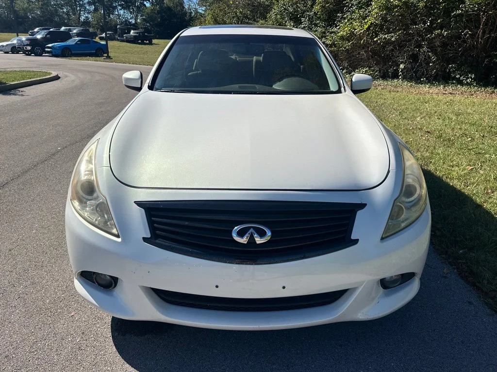 Used 2010 Moonlight White INFINITI Journey image 2