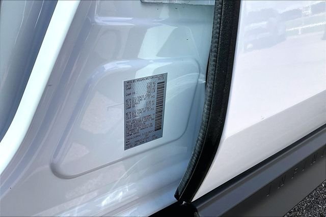 New 2027 RADIANT WHITE INFINITI LUXE image 35
