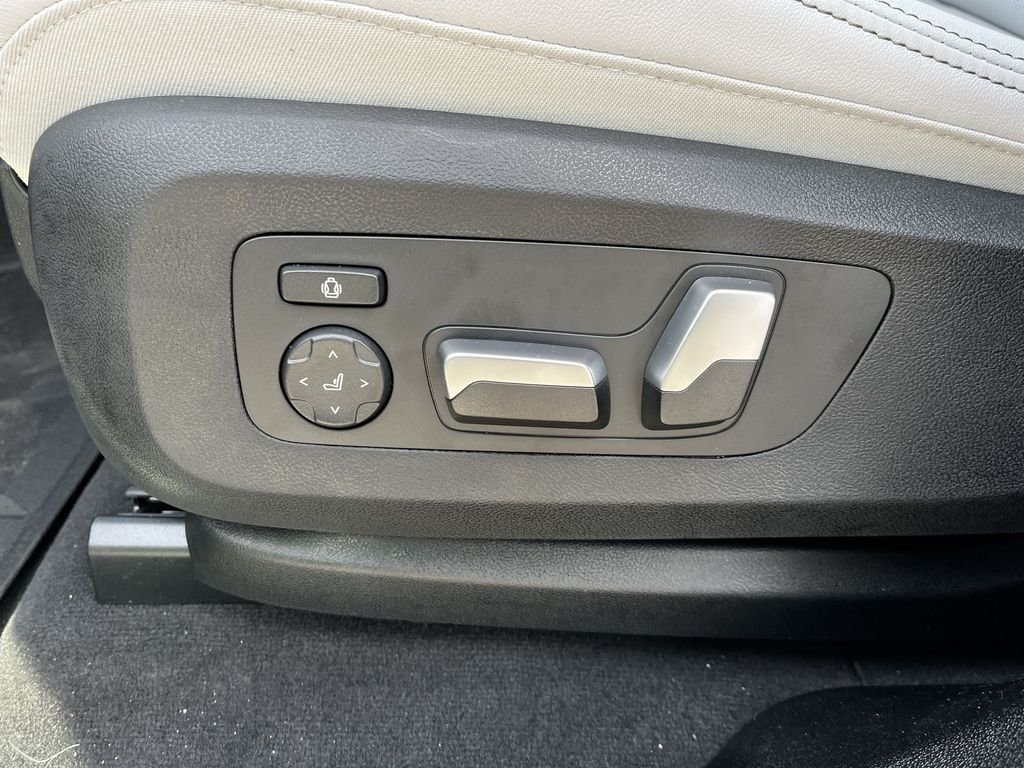 Used 2026 Gray Metallic BMW xDrive40i image 12