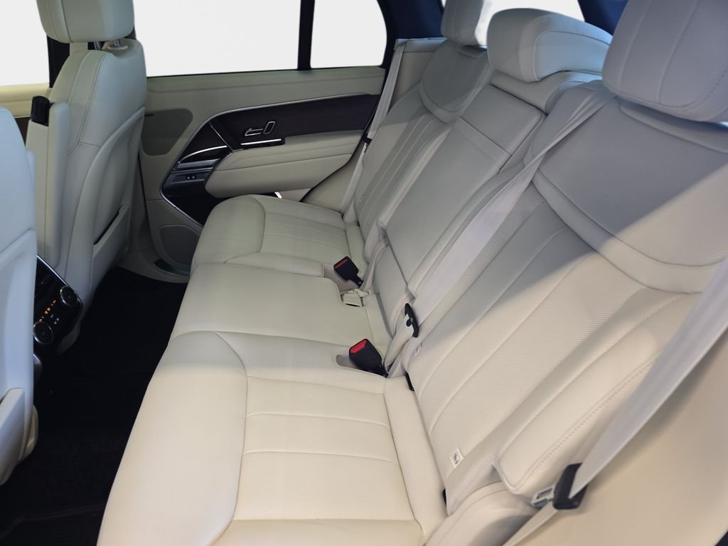 New 2026 Carpathian Grey Land Rover SE image 11