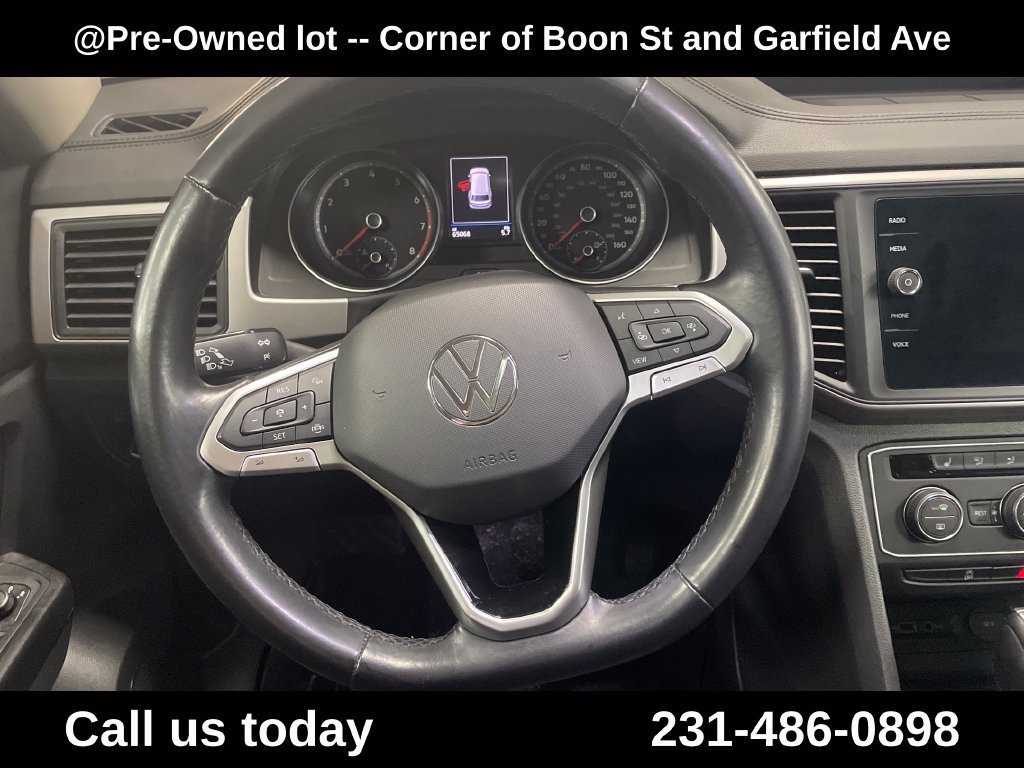 Used 2021 Black Volkswagen 3.6L V6 SE w/Technology image 20