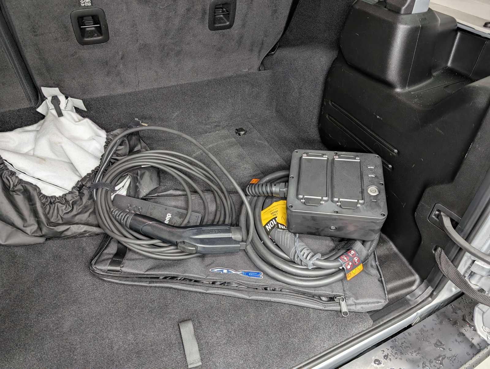 Used 2024 Silver Zynith Clearcoat Jeep Rubicon image 44