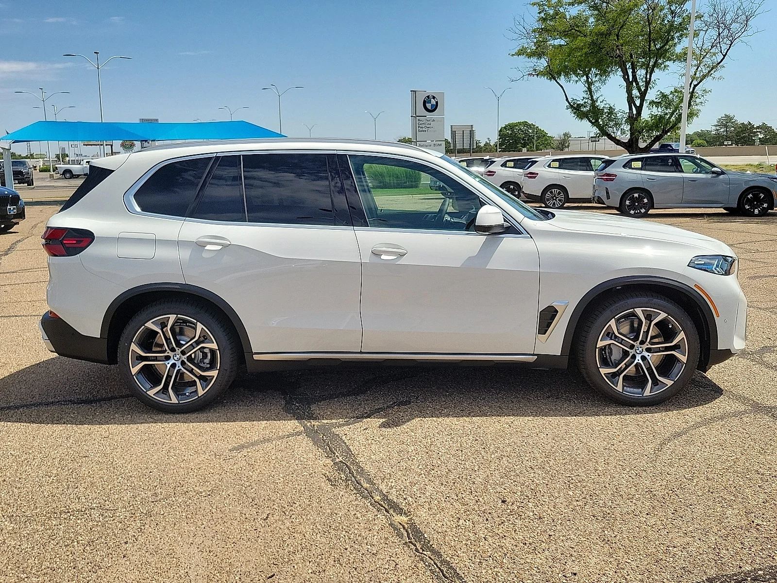 New 2026 Alpine White BMW xDrive50e All-Wheel Drive Sports Activity Vehicle image 5