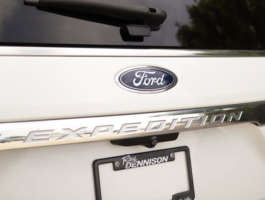 Used 2021 Star White Met Tri-coat Ford Limited image 44