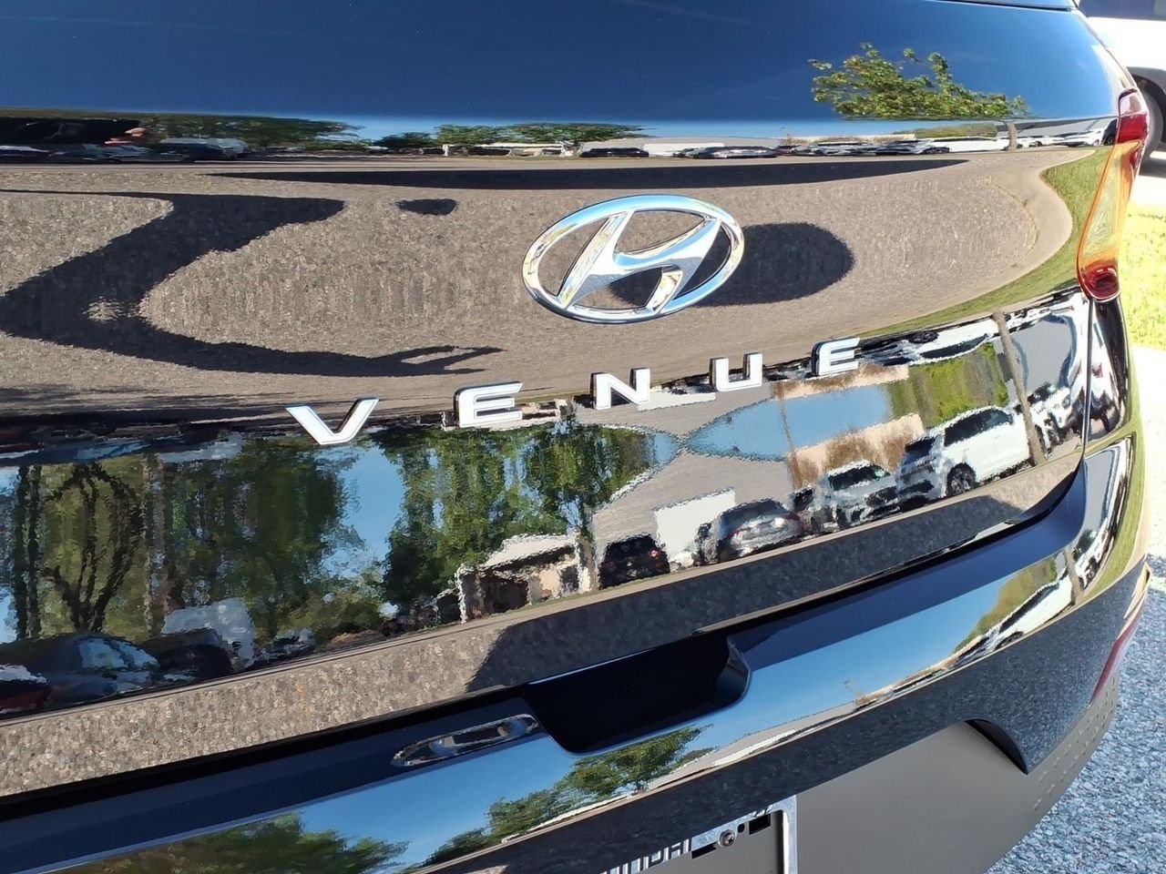 New 2026 Onyx Black Hyundai SE image 9