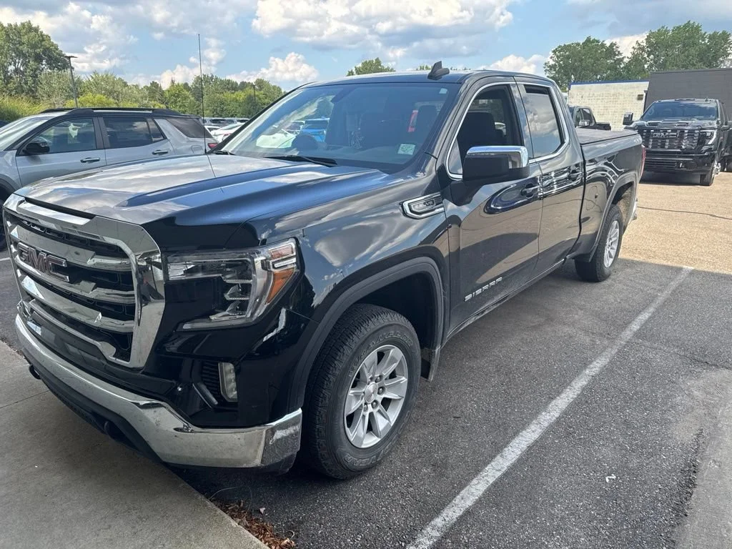 Used 2019 ONYX BLACK GMC SLE image 3