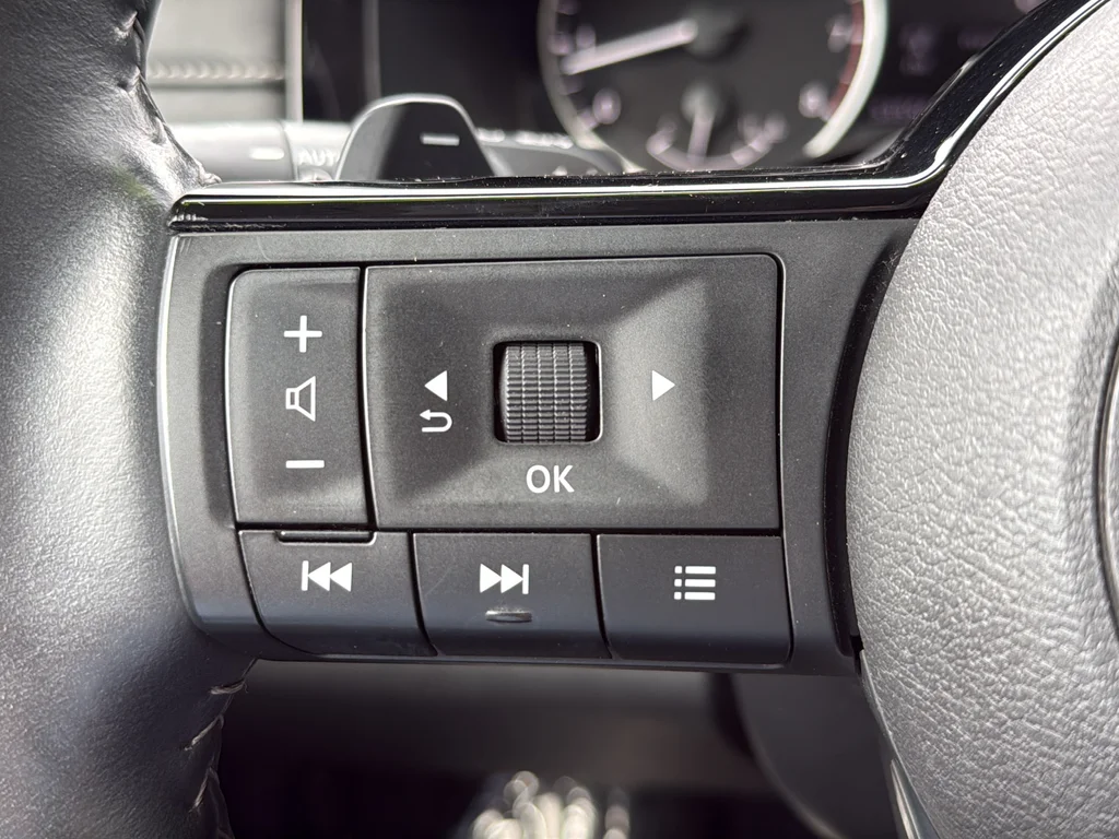 Used 2023 Black Nissan SL image 31
