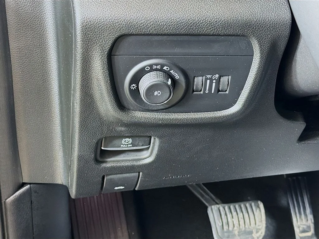 Used 2024 Metallic Jeep Limited image 33