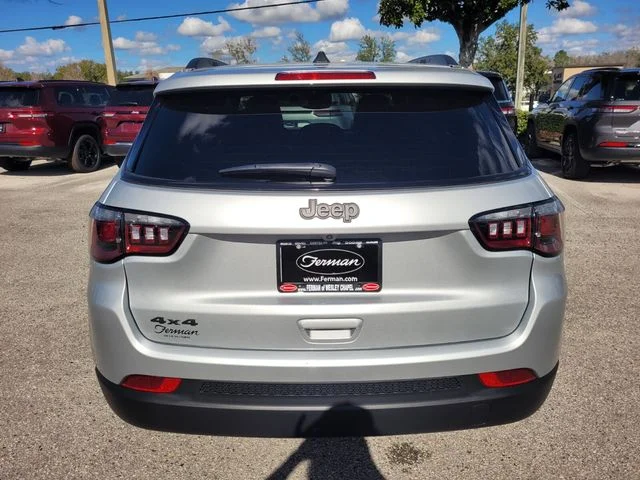 New 2026 Silver Zynith Metallic Clear-Coat Exterior Paint Jeep Latitude image 12