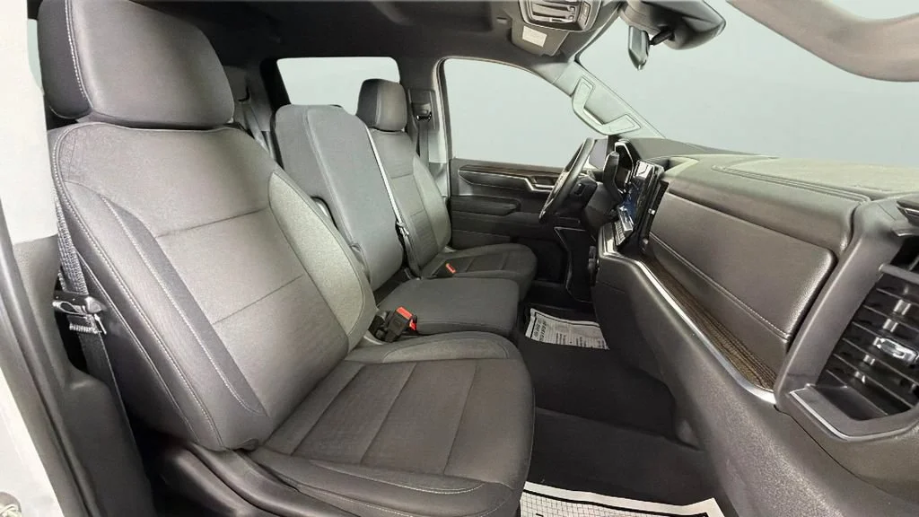 Used 2024 Summit White Chevrolet LT image 34