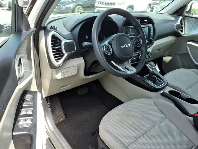Used 2022 White Kia LX image 18