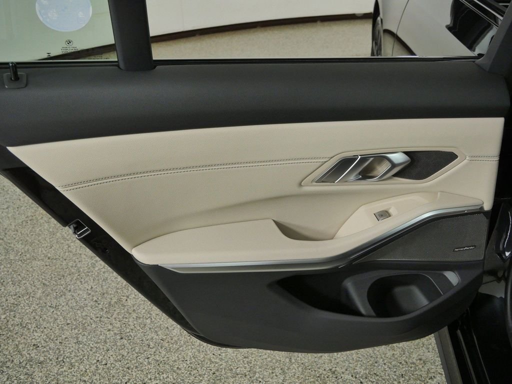 New 2026 Black Sapphire Metallic BMW 330i xDrive image 29