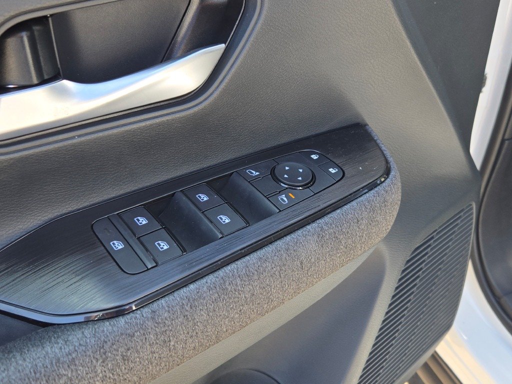 Used 2025 White Nissan SV image 17