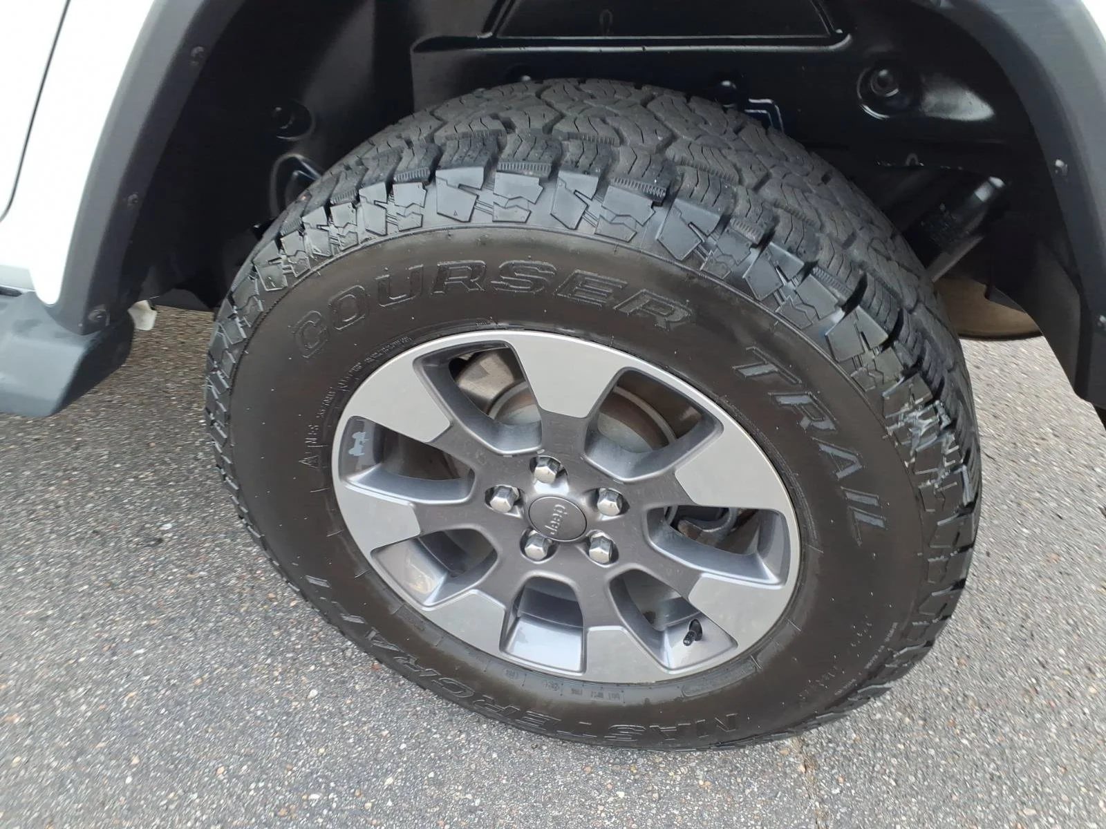 Used 2020 Bright White Clearcoat Jeep Sahara image 14