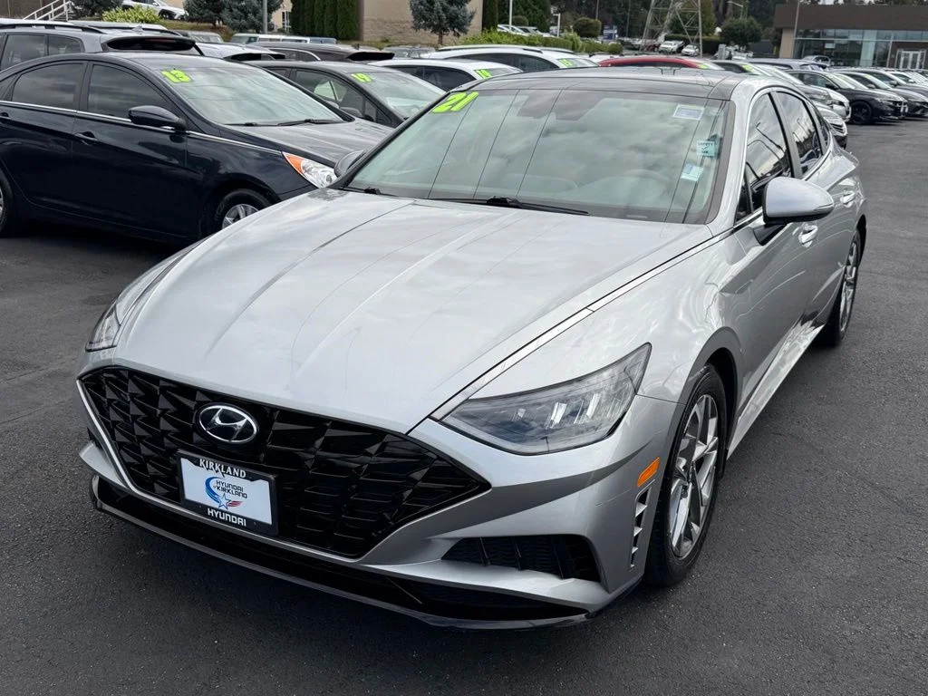 Used 2021 Shimmering Silver Pearl Hyundai SEL image 4