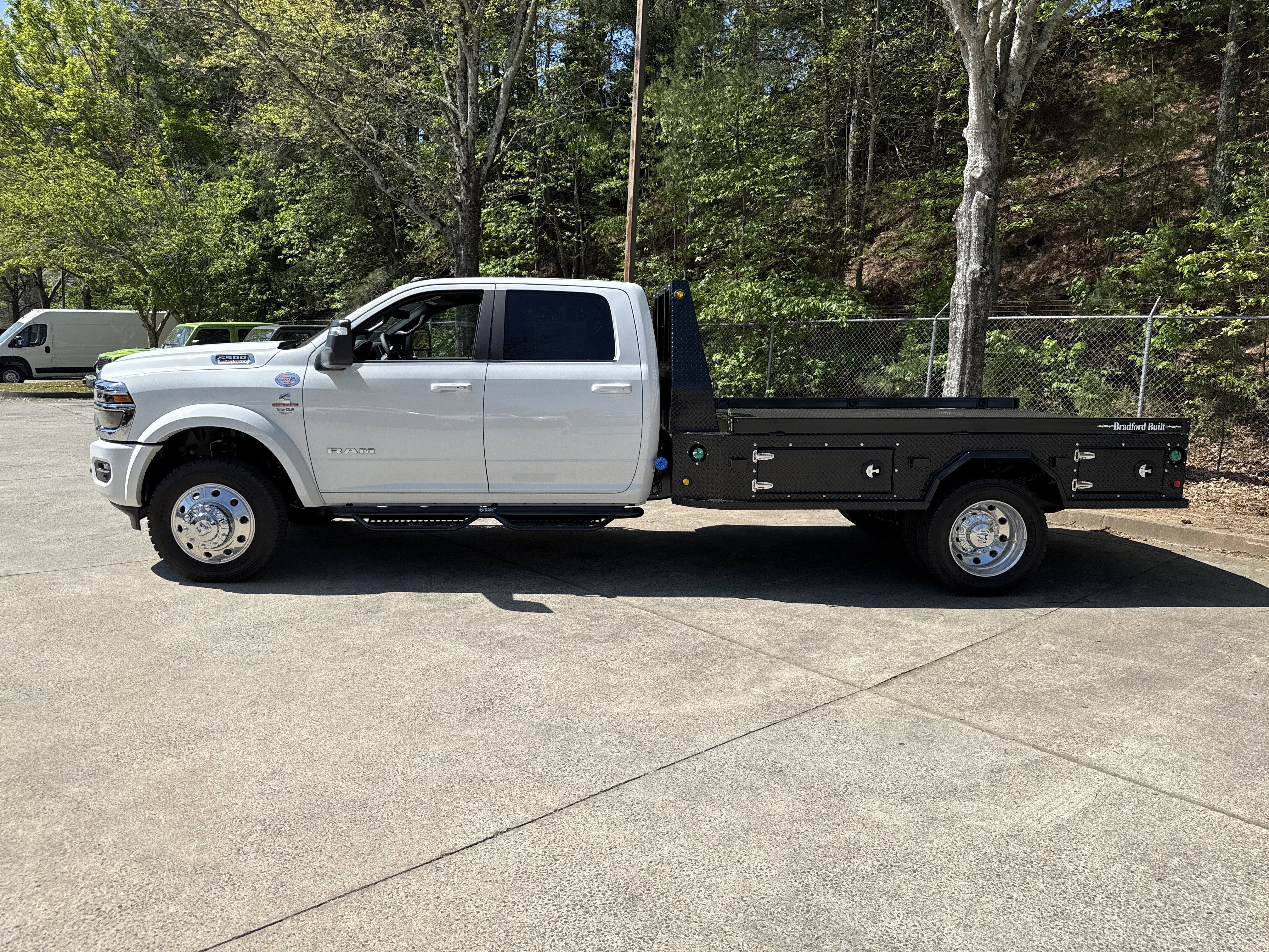 New 2026 Bright White Clear-Coat Exterior Paint RAM Big Horn image 4