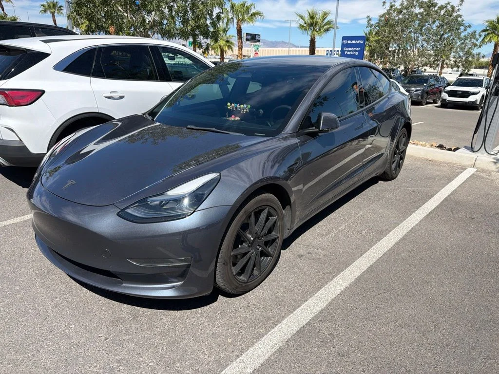 Used 2023  Tesla Base image 2
