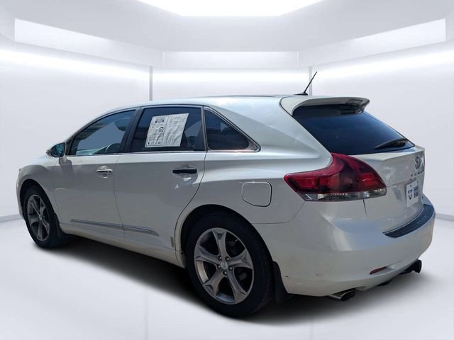 Used 2013 White Toyota LE image 5
