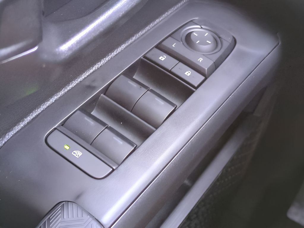 2025 Toyota Tacoma SR5 - Photo 22