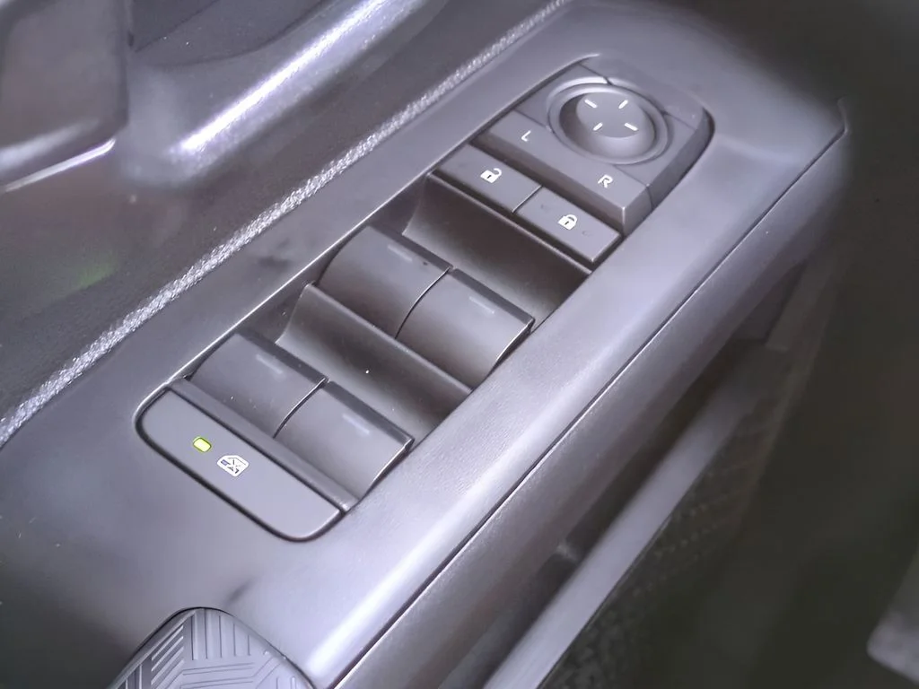 2025 Toyota Tacoma SR5 - Photo 22