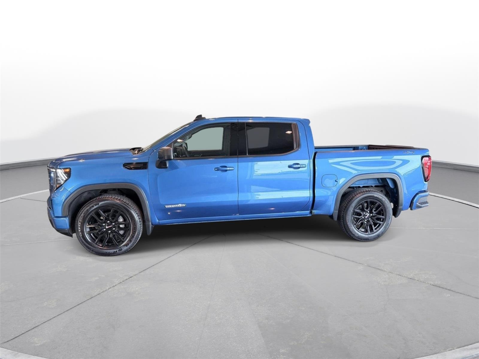 Used 2024 Dynamic Blue Metallic GMC Elevation image 18