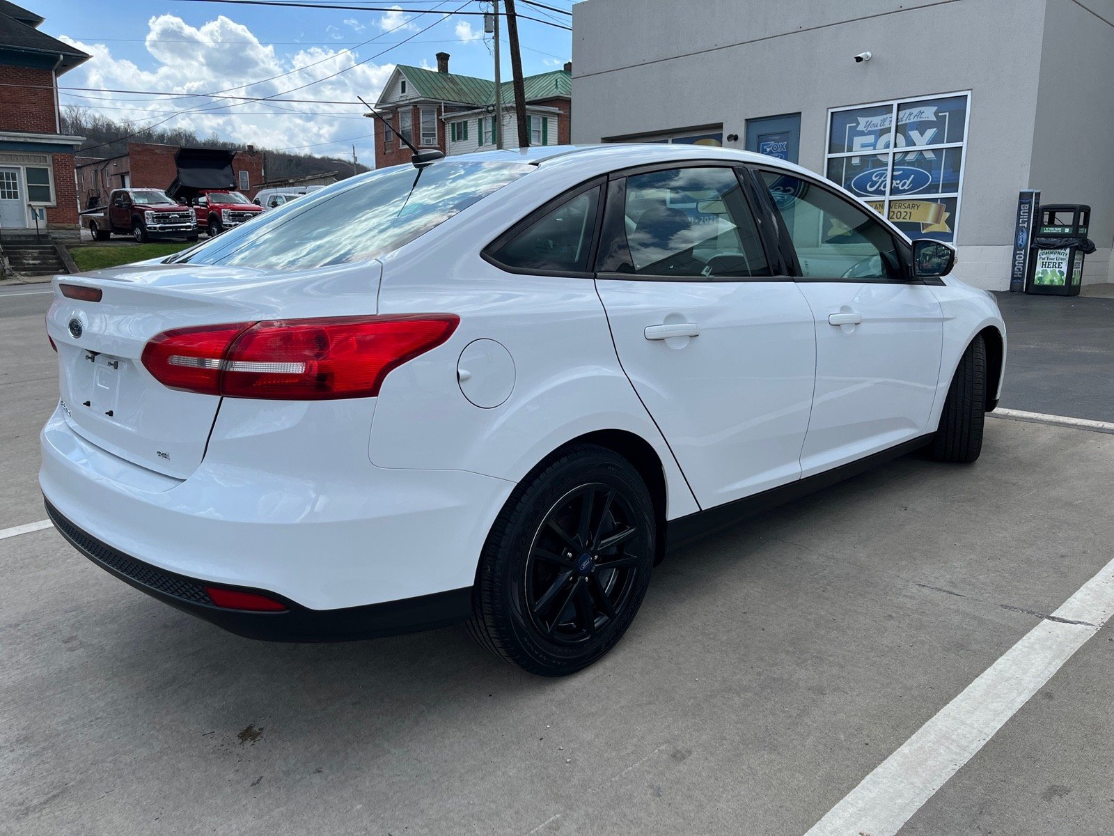 Used 2017 Ford Focus SE with VIN 1FADP3F22HL269933 for sale in Waynesburg, PA