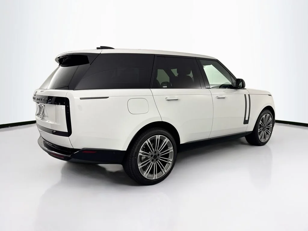 New 2026 Fuji White Land Rover SE image 5
