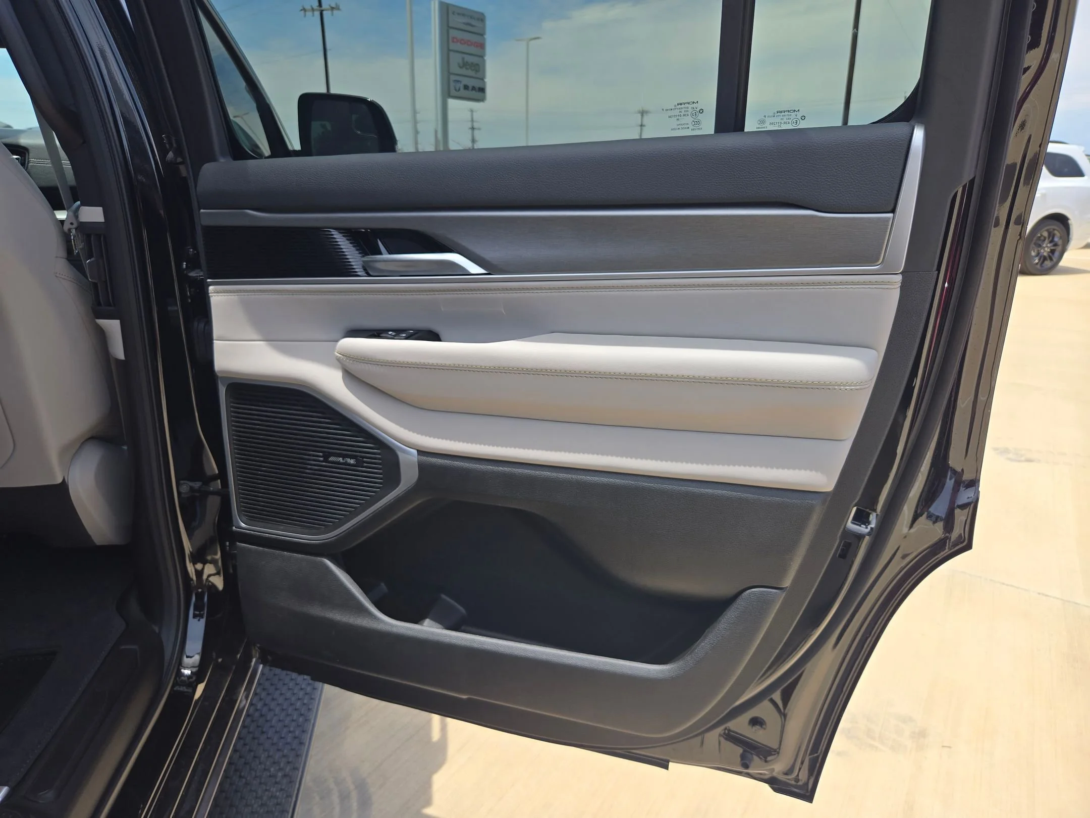 New 2026 High Gloss Black Exterior Paint Jeep  image 24