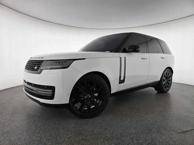 Used 2023 White Land Rover SE image 1