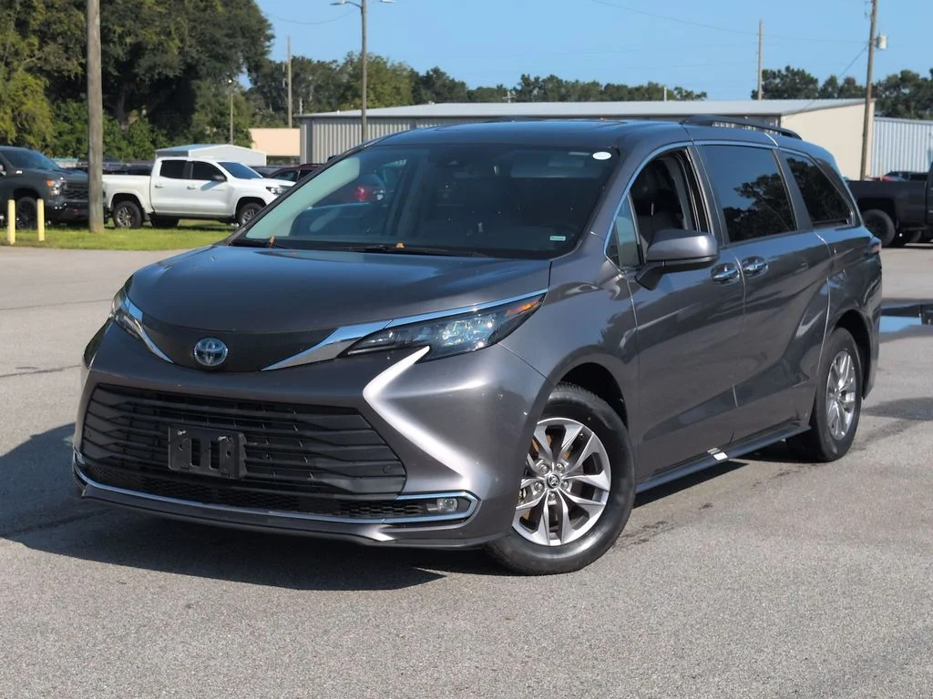 2024 Toyota Sienna XLE