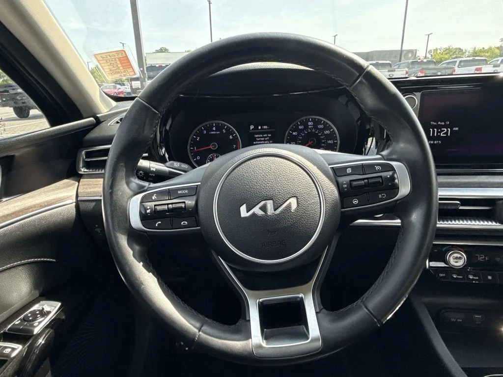 Used 2023 Black Kia EX image 11