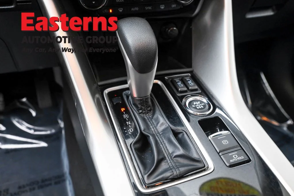 Used 2024 Silver Mitsubishi SE image 13