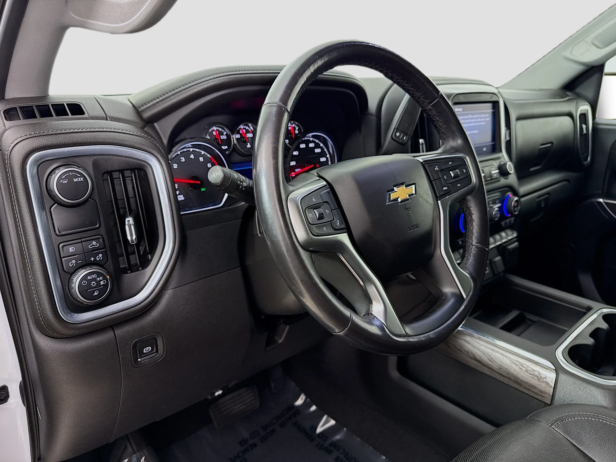 Used 2022 Iridescent Pearl Tricoat Chevrolet LTZ image 11